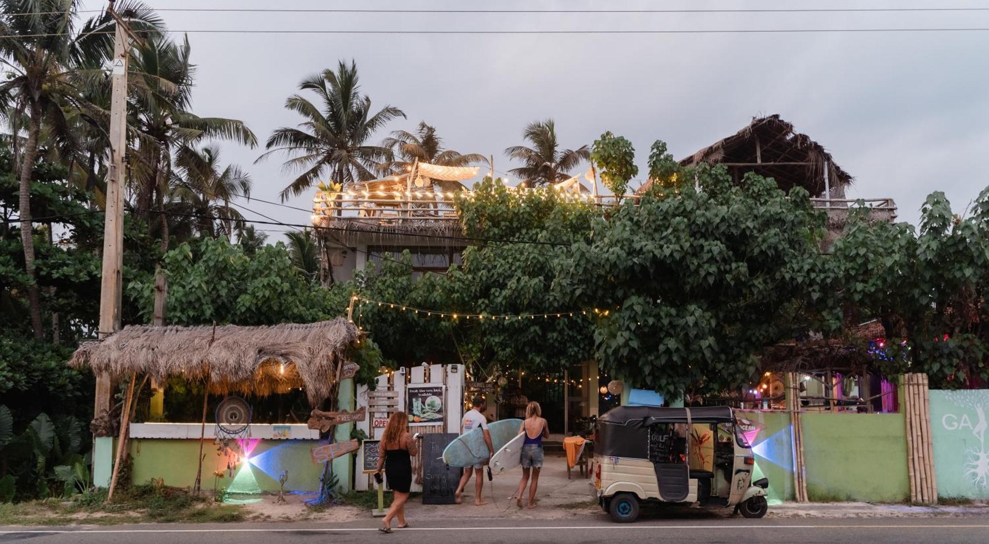 Gaia Ocean Surf Yoga Hostel Ahangama Exterior photo