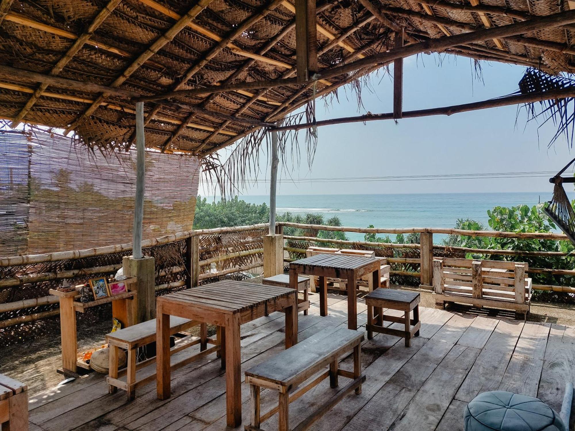 Gaia Ocean Surf Yoga Hostel Ahangama Exterior photo