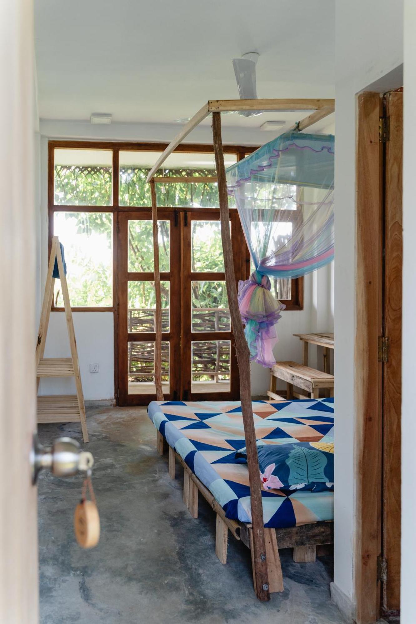 Gaia Ocean Surf Yoga Hostel Ahangama Exterior photo