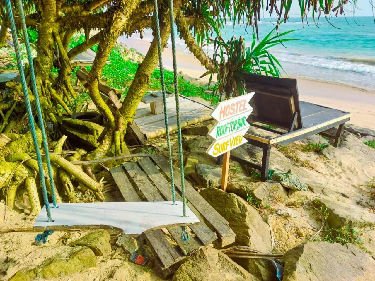 Gaia Ocean Surf Yoga Hostel Ahangama Exterior photo