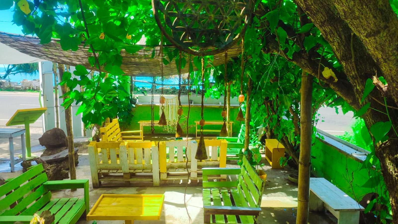 Gaia Ocean Surf Yoga Hostel Ahangama Exterior photo